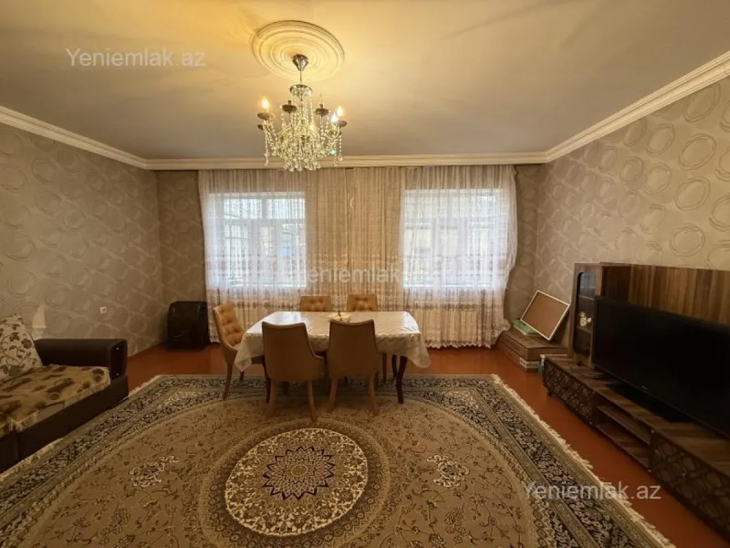 Satılır 6 otaqlı həyət evi 200 m²