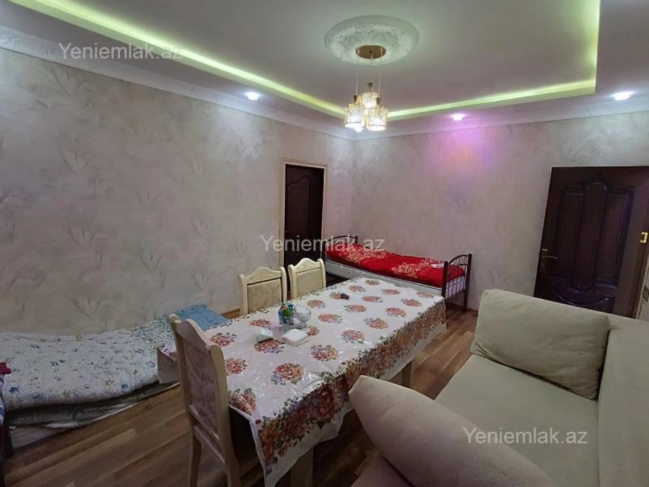 Satılır 4 otaqlı köhnə tikili 93 m²