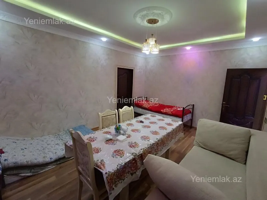 Satılır 4 otaqlı köhnə tikili 93 m²
