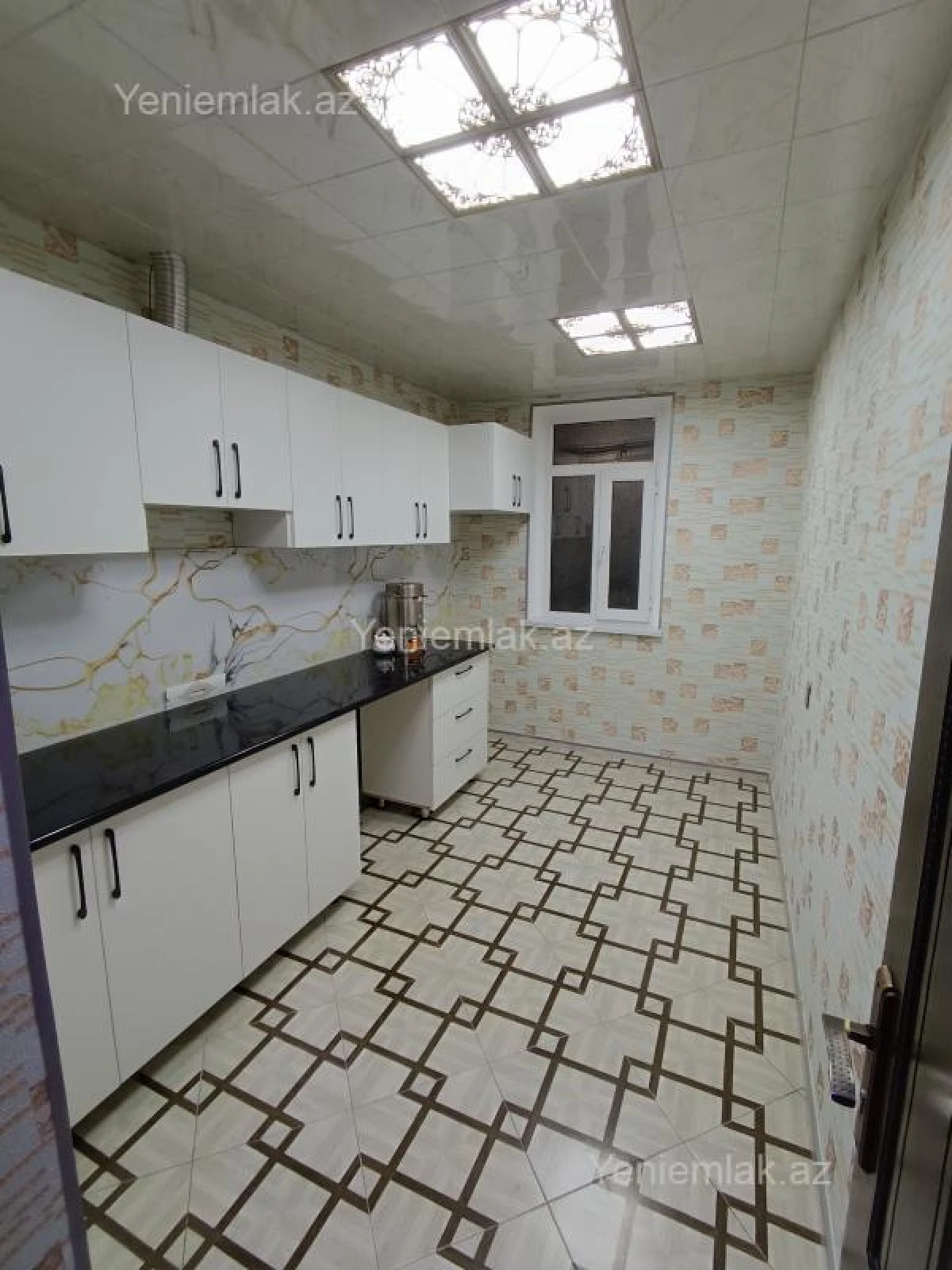 Satılır 4 otaqlı köhnə tikili 93 m²