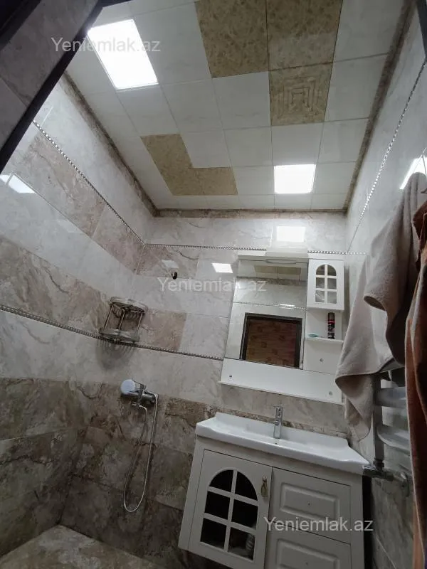 Satılır 4 otaqlı köhnə tikili 93 m²