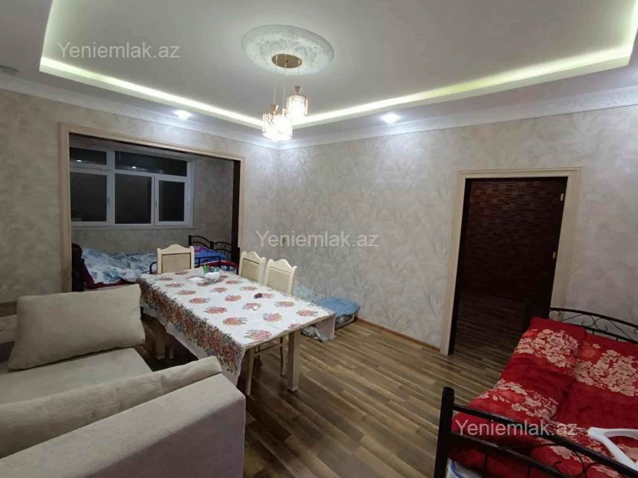 Satılır 4 otaqlı köhnə tikili 93 m²