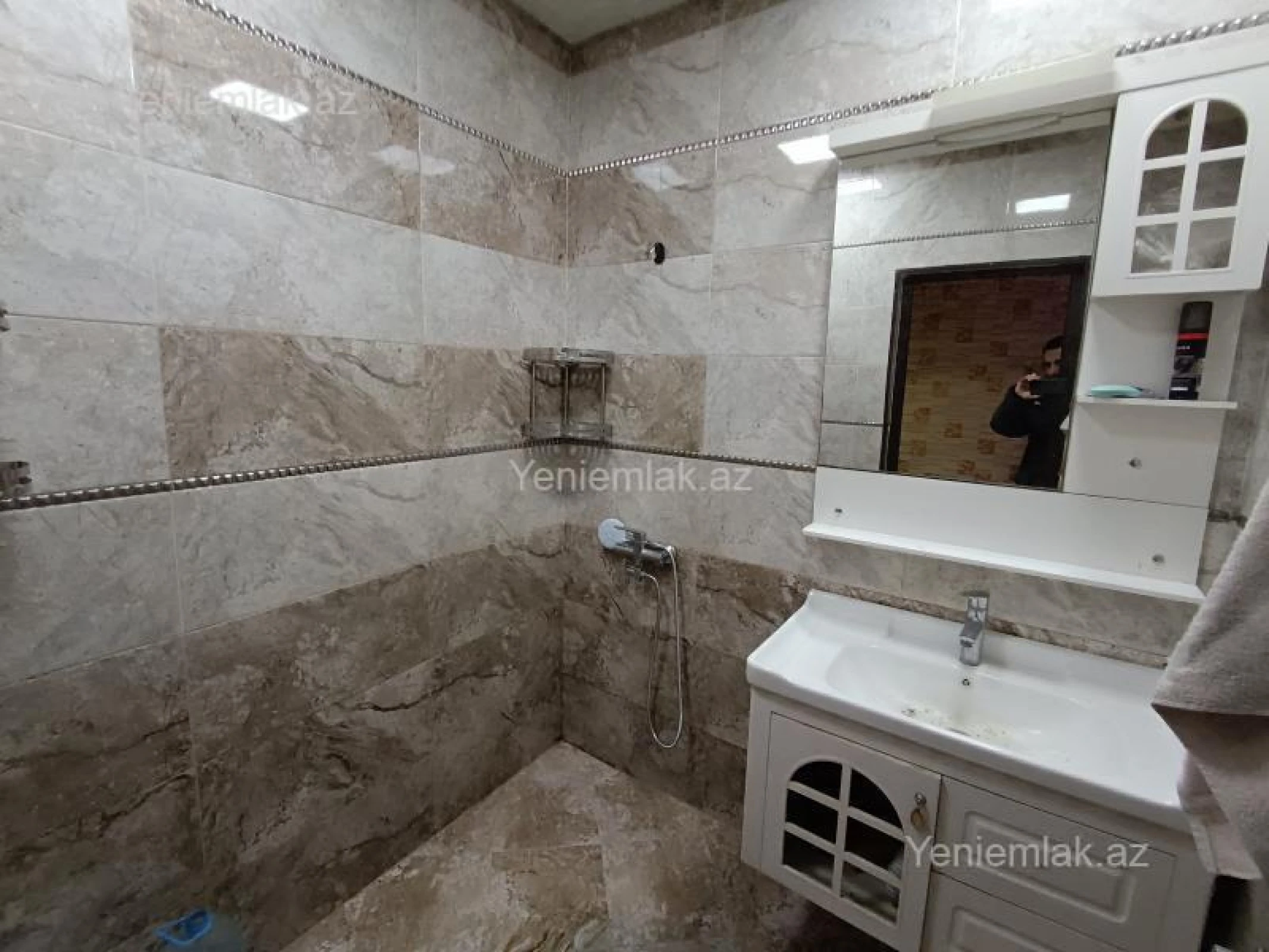 Satılır 4 otaqlı köhnə tikili 93 m²