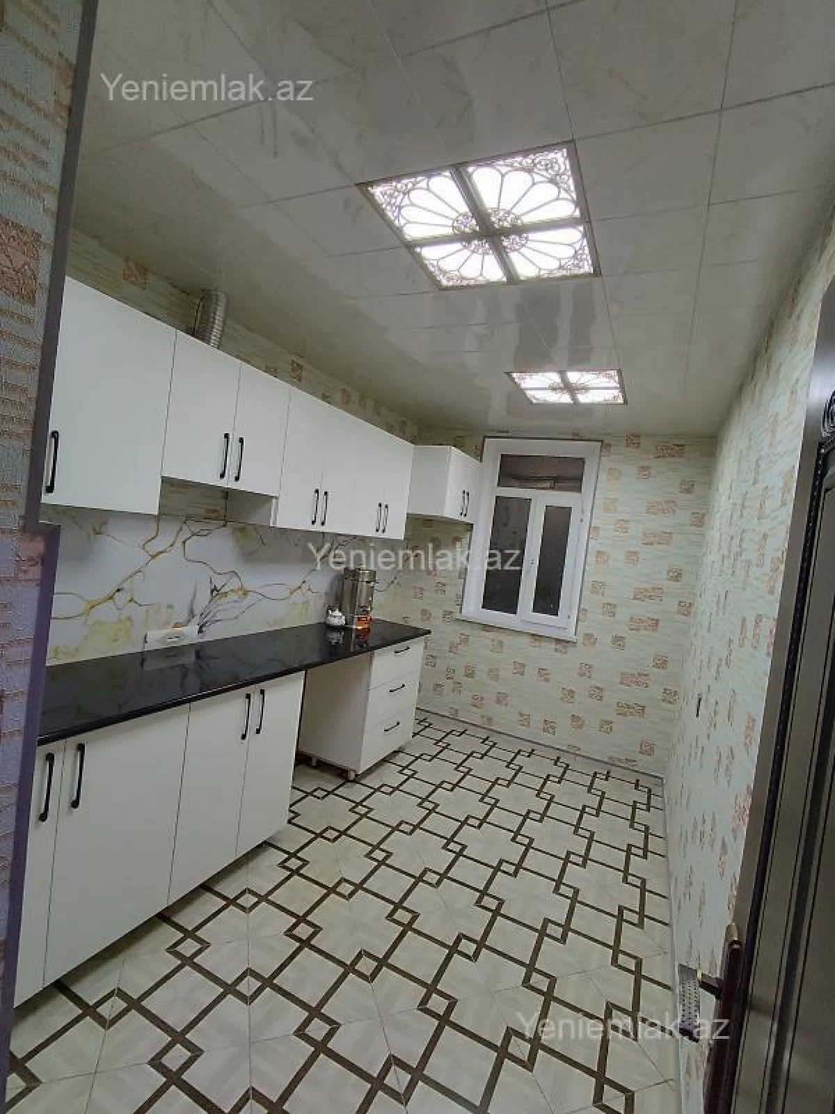Satılır 4 otaqlı köhnə tikili 93 m²