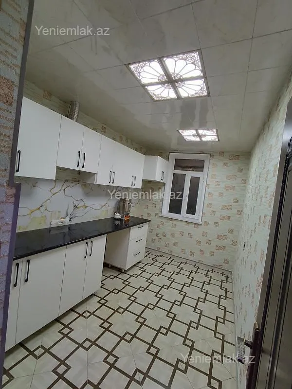 Satılır 4 otaqlı köhnə tikili 93 m²