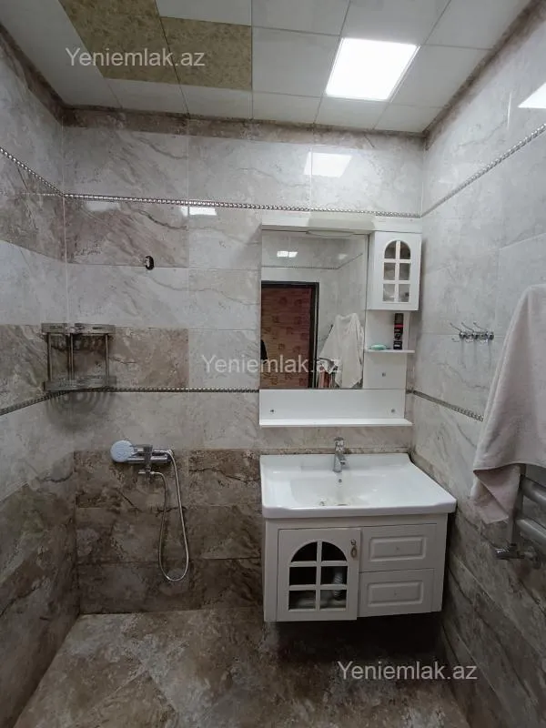 Satılır 4 otaqlı köhnə tikili 93 m²