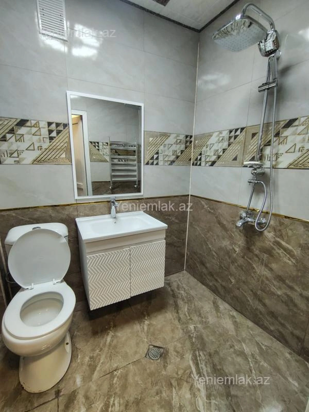 Satılır 3 otaqlı köhnə tikili 75 m²