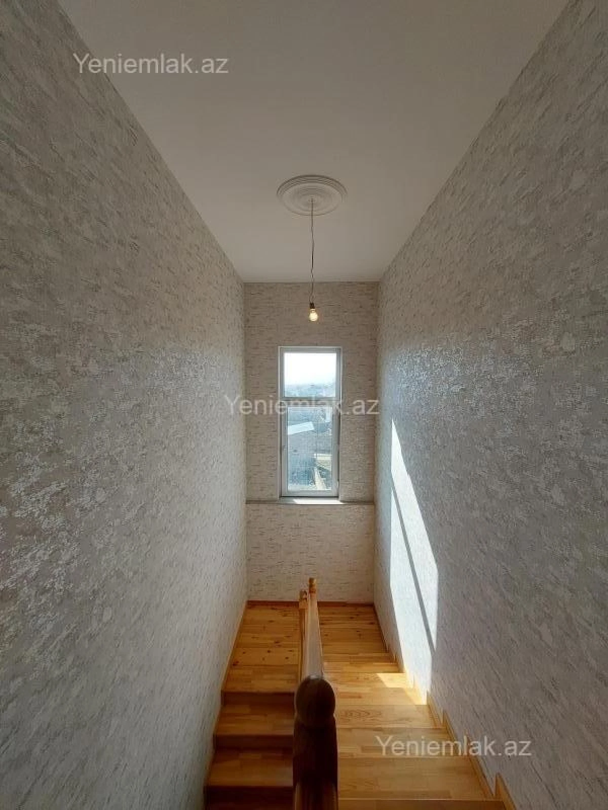 Satılır 4 otaqlı həyət evi 140 m²