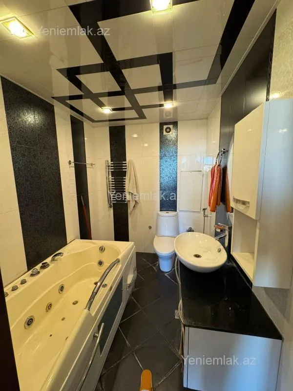 Satılır 4 otaqlı yeni tikili 175 m²