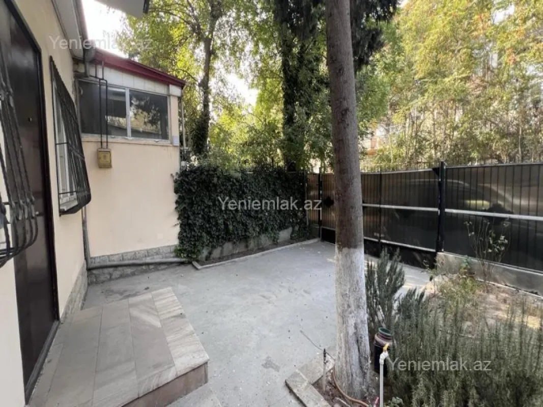 Satılır 5 otaqlı köhnə tikili 155 m²