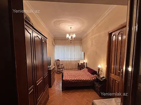 Satılır 5 otaqlı köhnə tikili 155 m²
