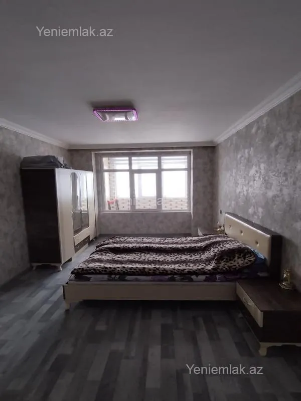 Satılır 5 otaqlı köhnə tikili 130 m²