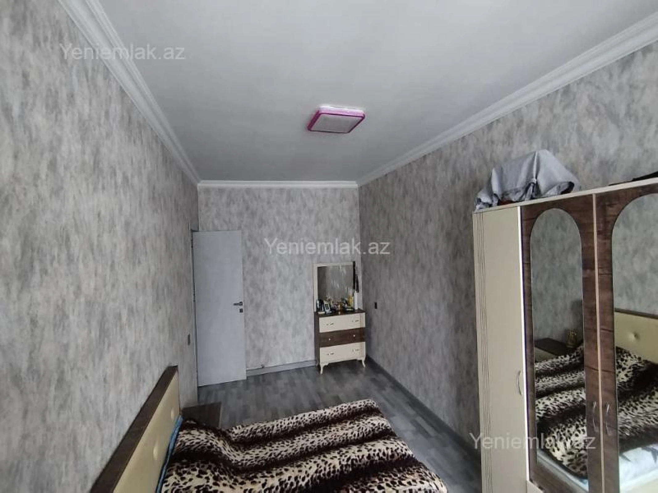 Satılır 5 otaqlı köhnə tikili 130 m²