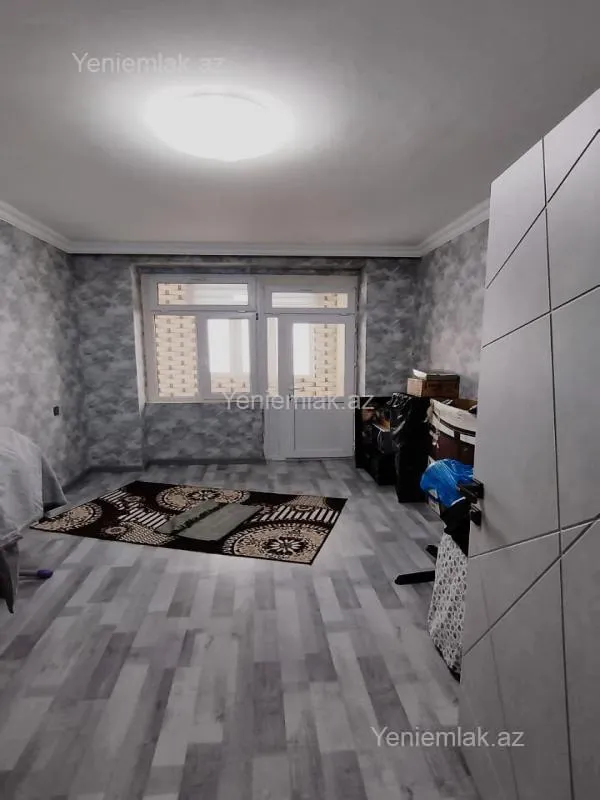 Satılır 5 otaqlı köhnə tikili 130 m²