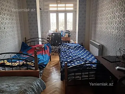 Satılır 4 otaqlı köhnə tikili 110 m²