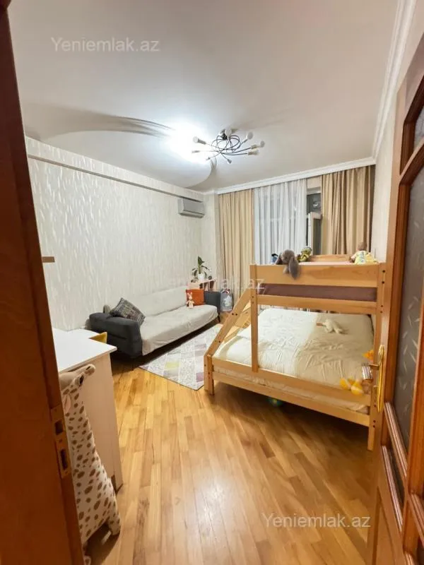 Satılır 3 otaqlı yeni tikili 140 m²