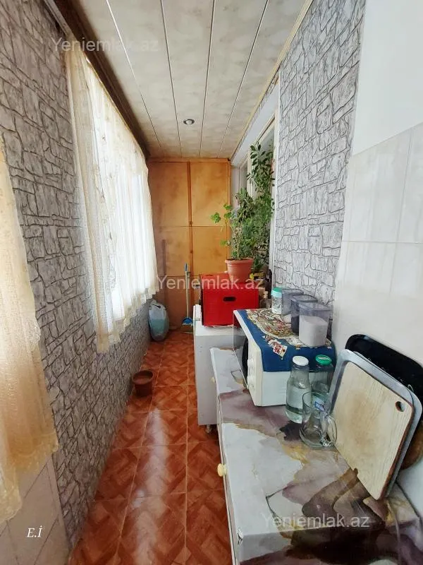Satılır 2 otaqlı köhnə tikili 55 m²