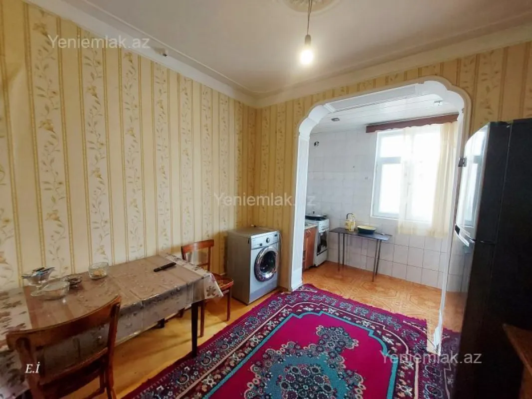 Satılır 2 otaqlı köhnə tikili 55 m²