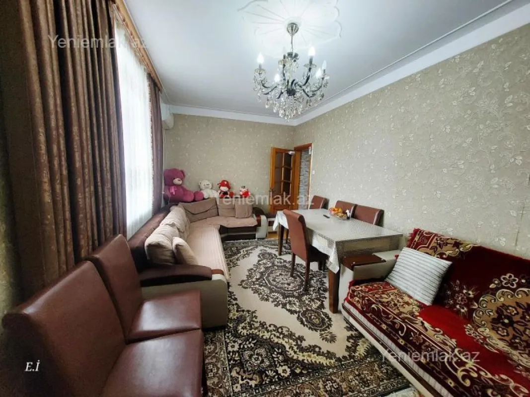 Satılır 2 otaqlı köhnə tikili 55 m²