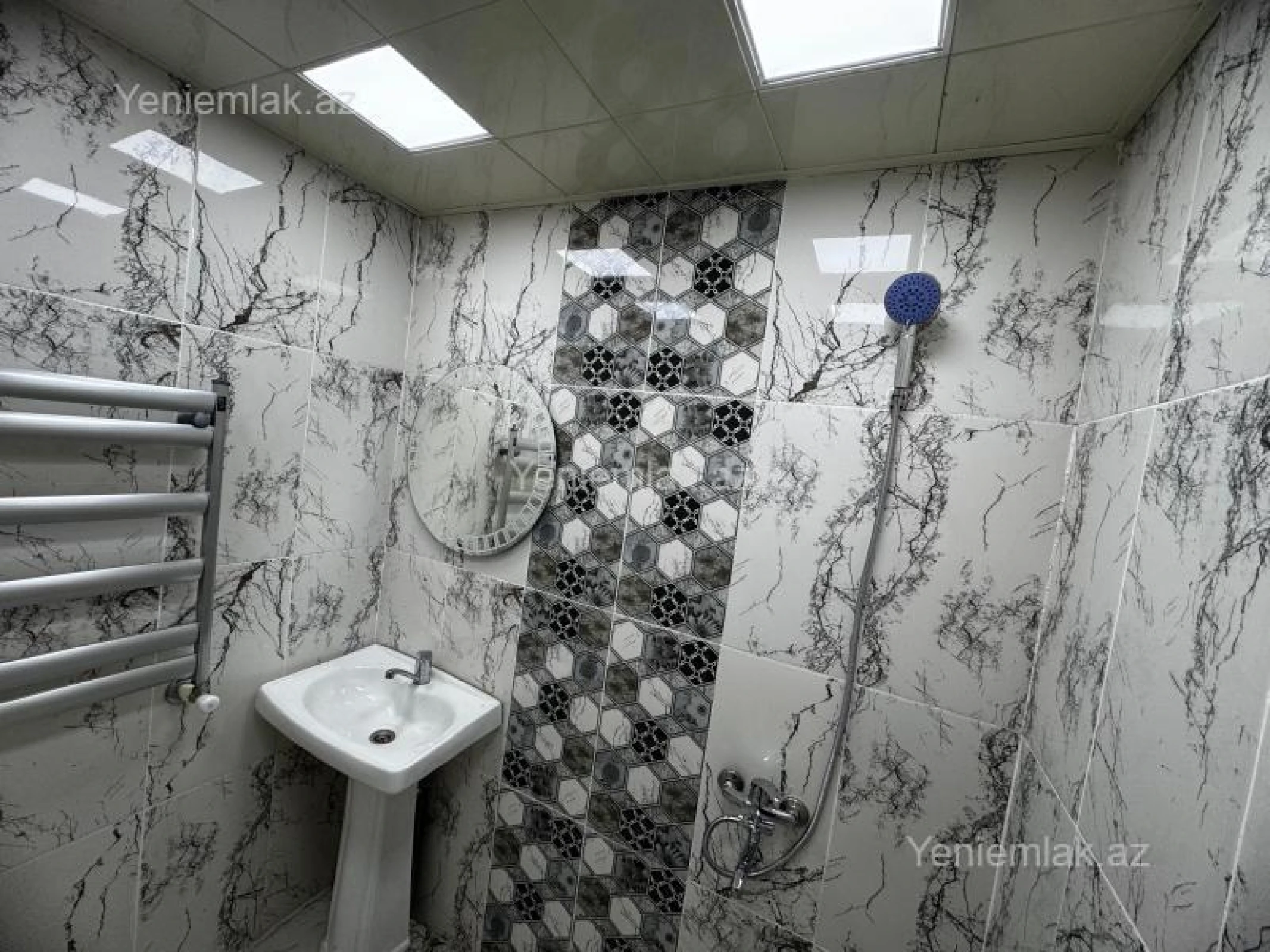 Satılır 2 otaqlı köhnə tikili 60 m²