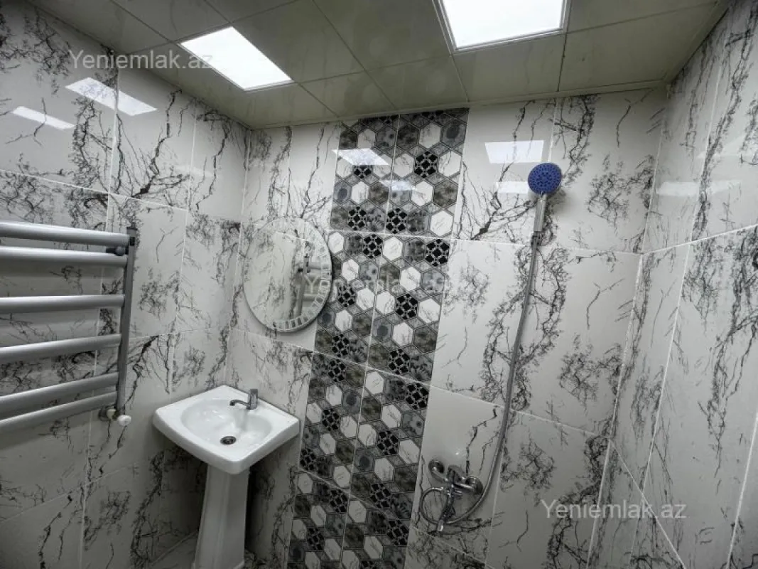 Satılır 2 otaqlı köhnə tikili 60 m²