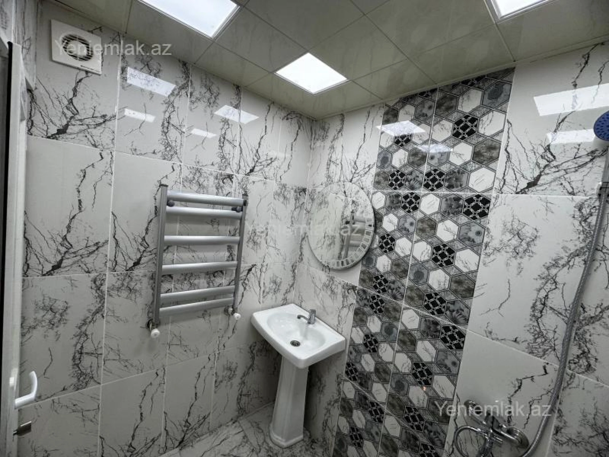 Satılır 2 otaqlı köhnə tikili 60 m²