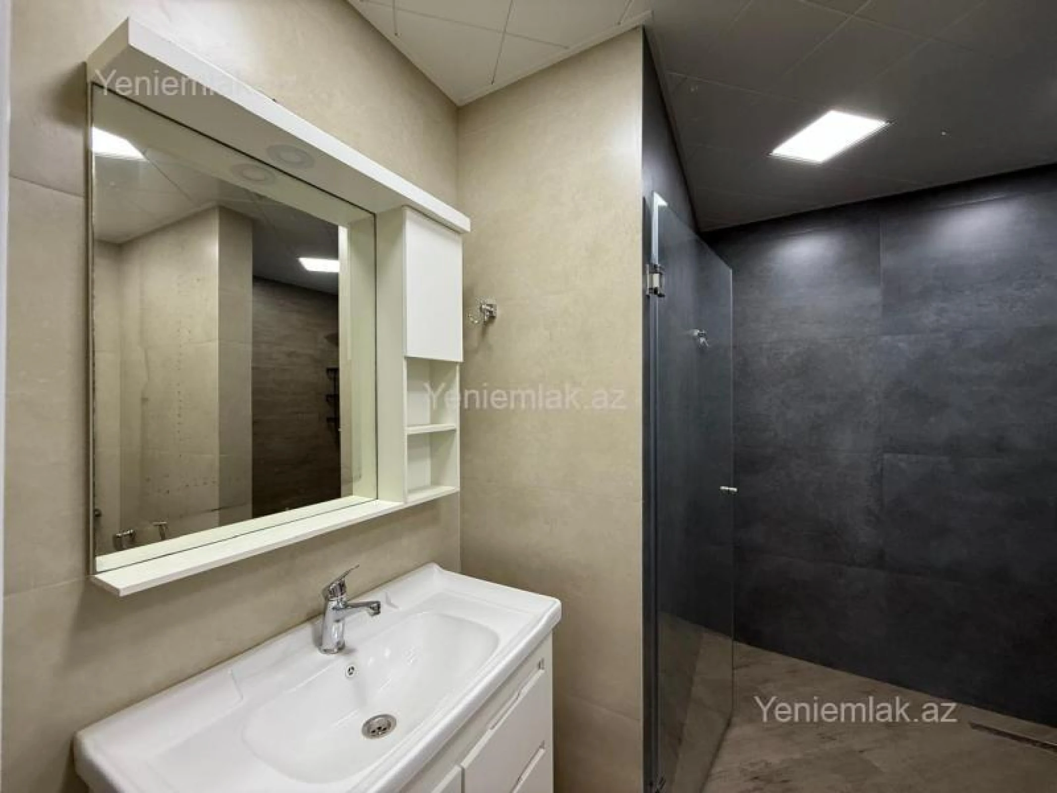 Satılır 3 otaqlı yeni tikili 105 m²