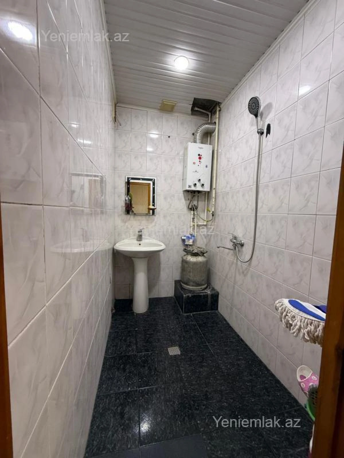 Satılır 2 otaqlı köhnə tikili 65 m²
