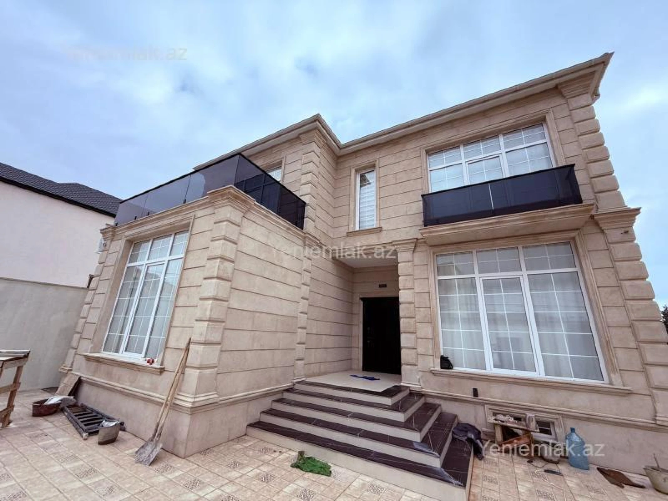 Satılır 7 otaqlı həyət evi 450 m²