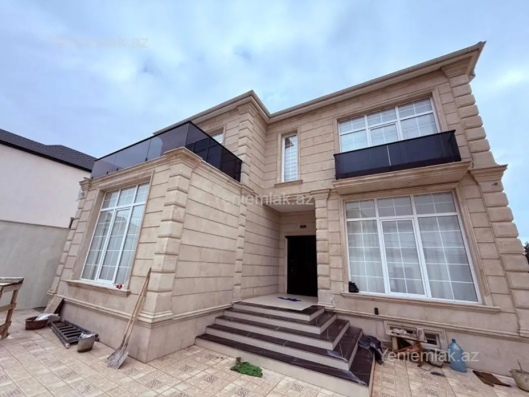 Satılır 7 otaqlı həyət evi 450 m²