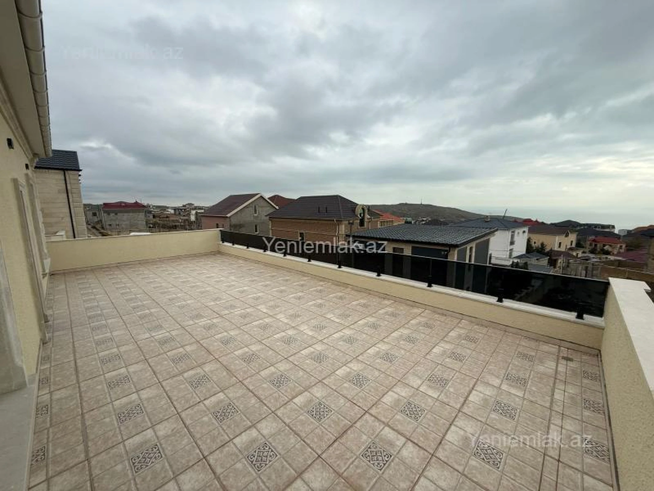 Satılır 7 otaqlı həyət evi 450 m²