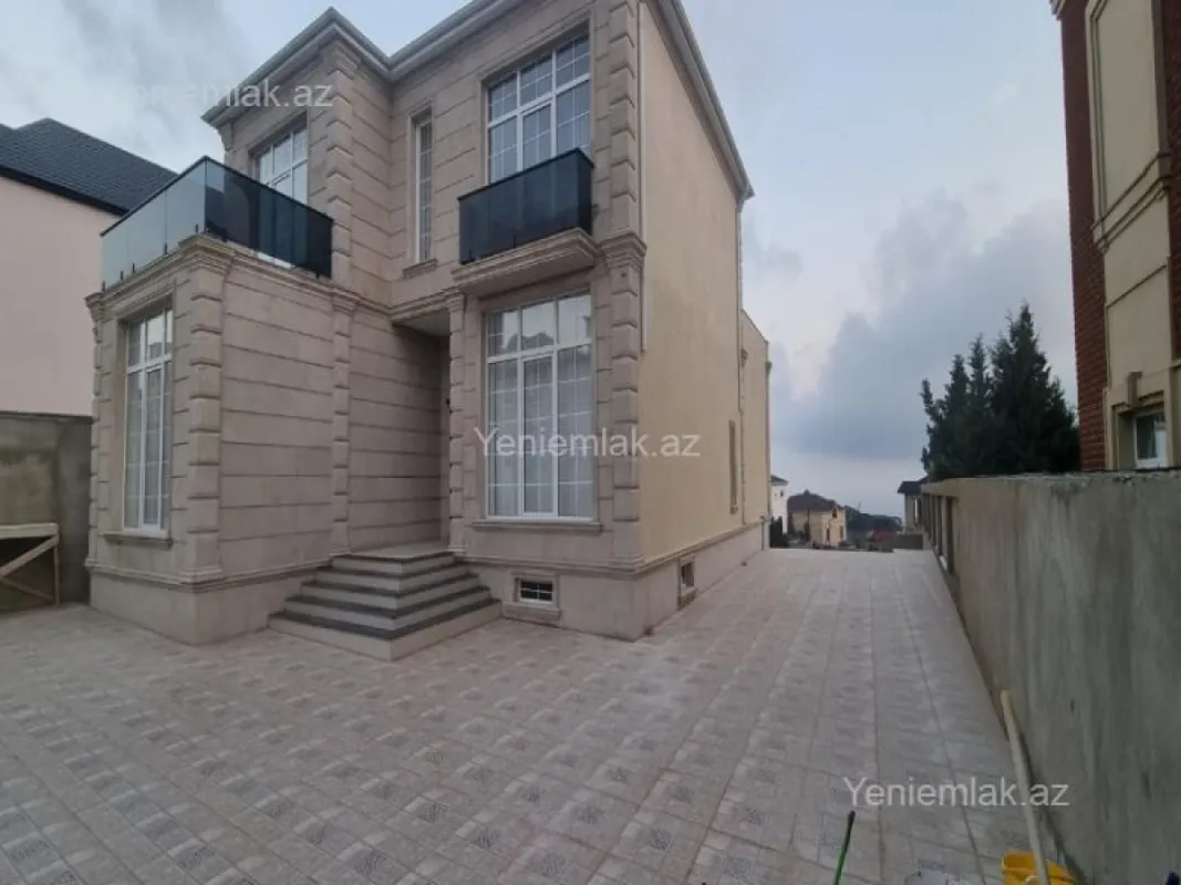 Satılır 7 otaqlı həyət evi 450 m²