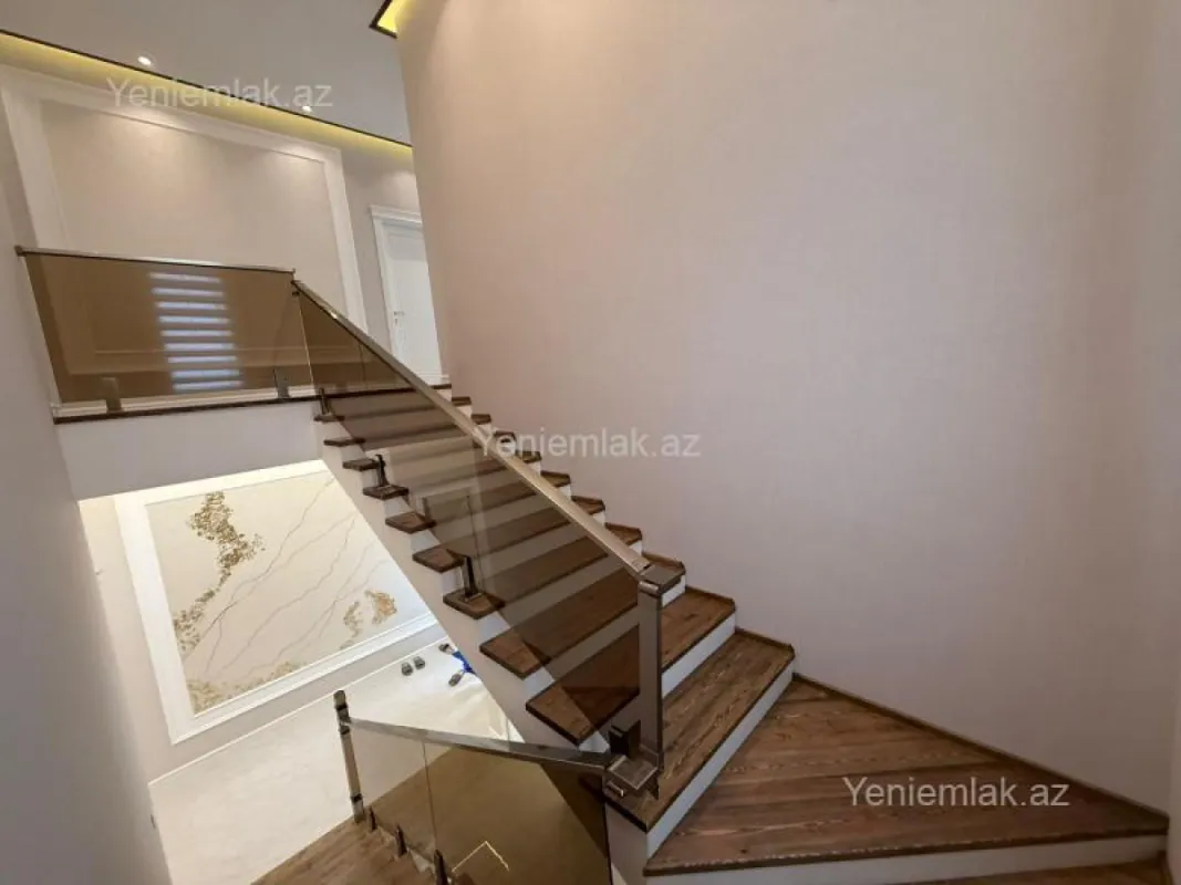 Satılır 7 otaqlı həyət evi 450 m²