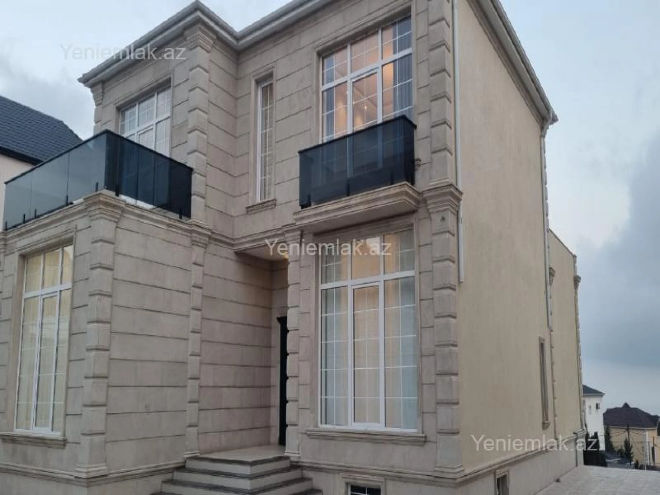 Satılır 7 otaqlı həyət evi 450 m²