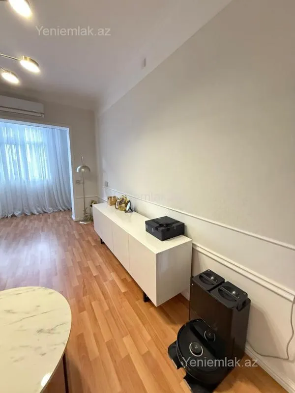 Satılır 3 otaqlı köhnə tikili 90 m²