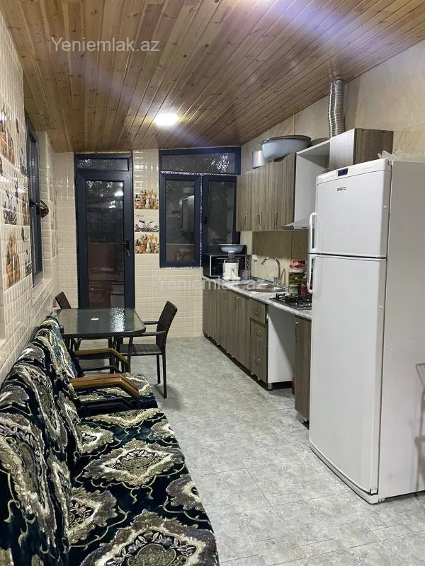 Satılır 5 otaqlı həyət evi 330 m²