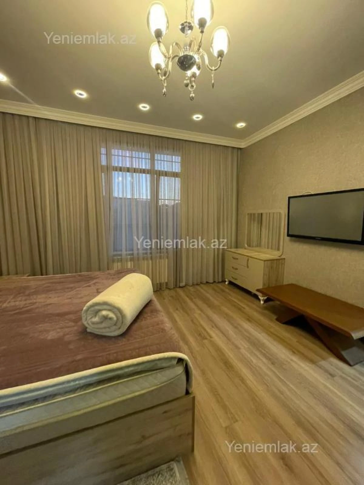 Satılır 5 otaqlı həyət evi 330 m²