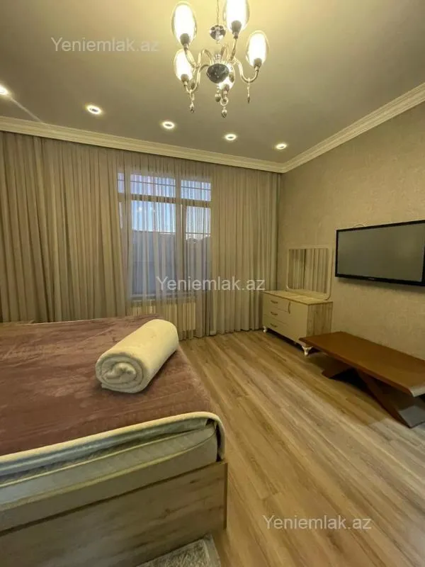 Satılır 5 otaqlı həyət evi 330 m²