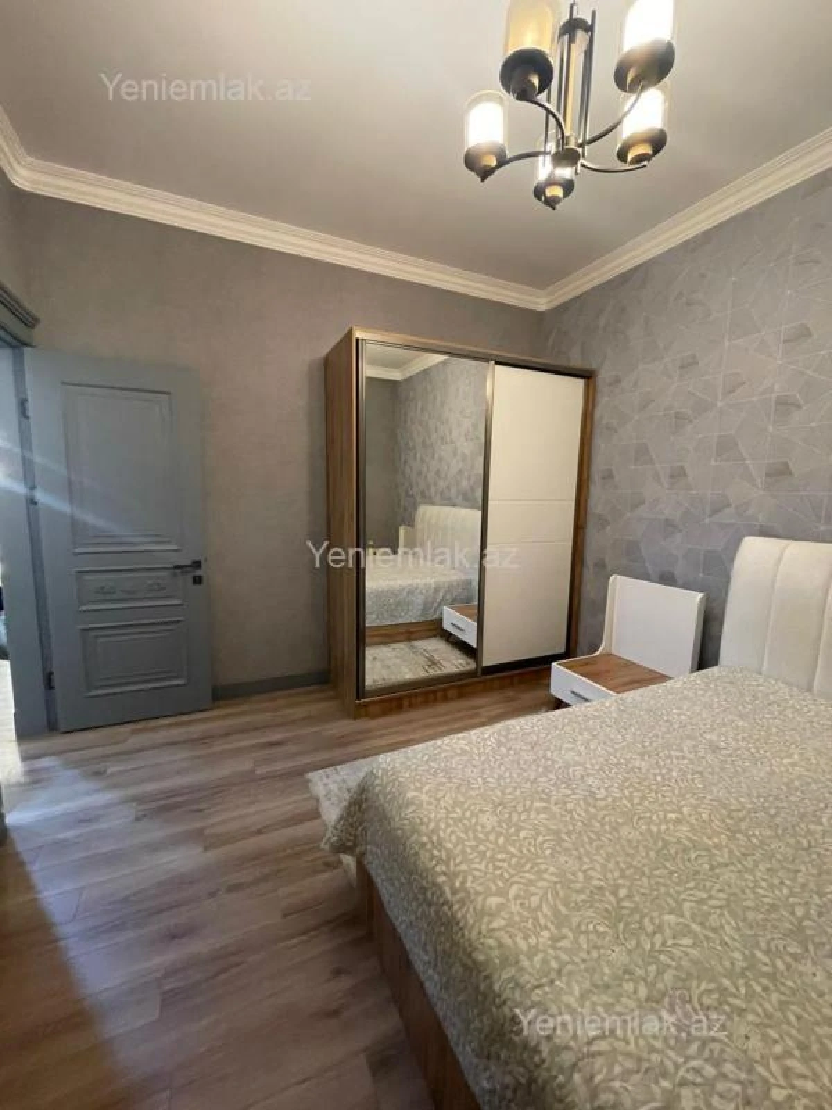 Satılır 5 otaqlı həyət evi 330 m²