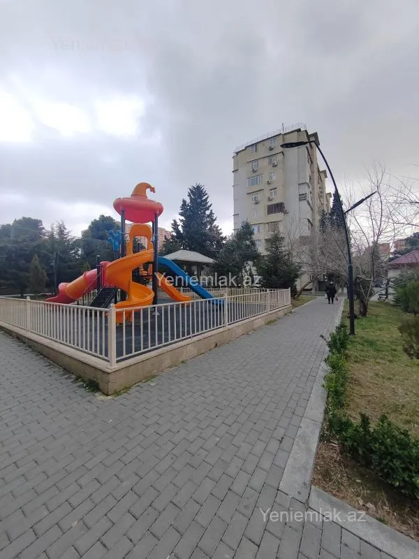 Satılır 2 otaqlı köhnə tikili 65 m²