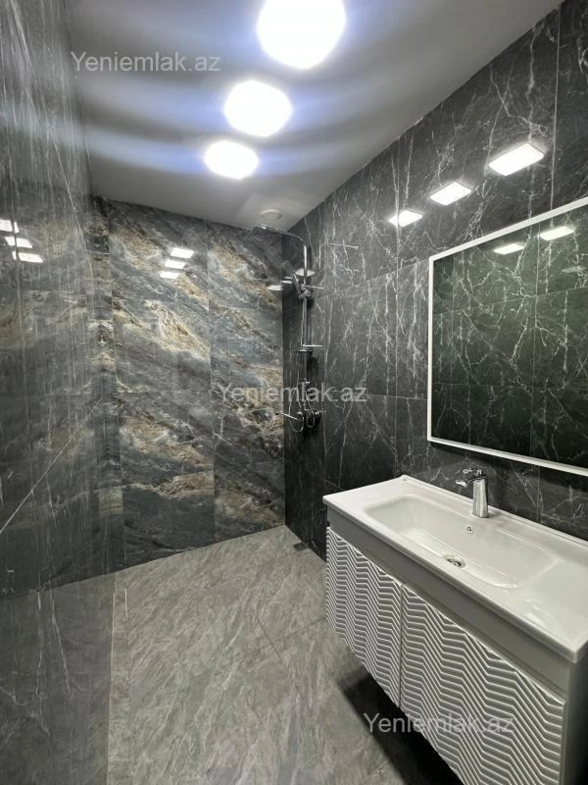 Satılır 2 otaqlı köhnə tikili 60 m²