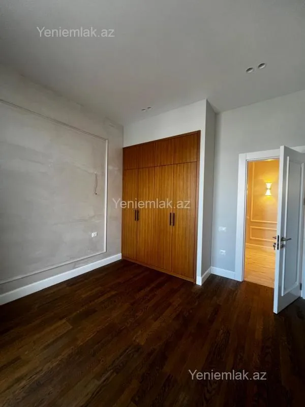 Satılır 3 otaqlı yeni tikili 136 m²