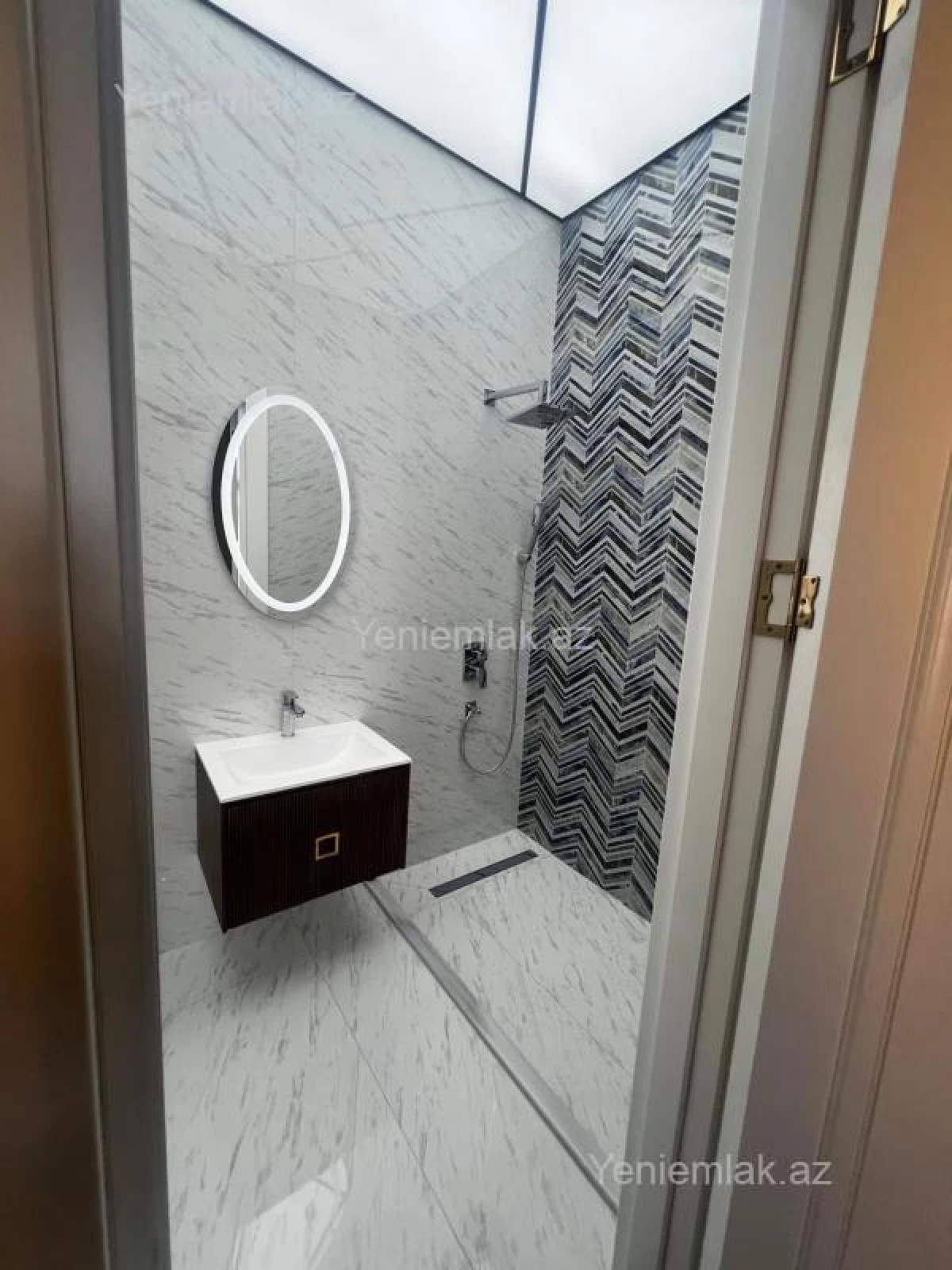 Satılır 3 otaqlı yeni tikili 136 m²