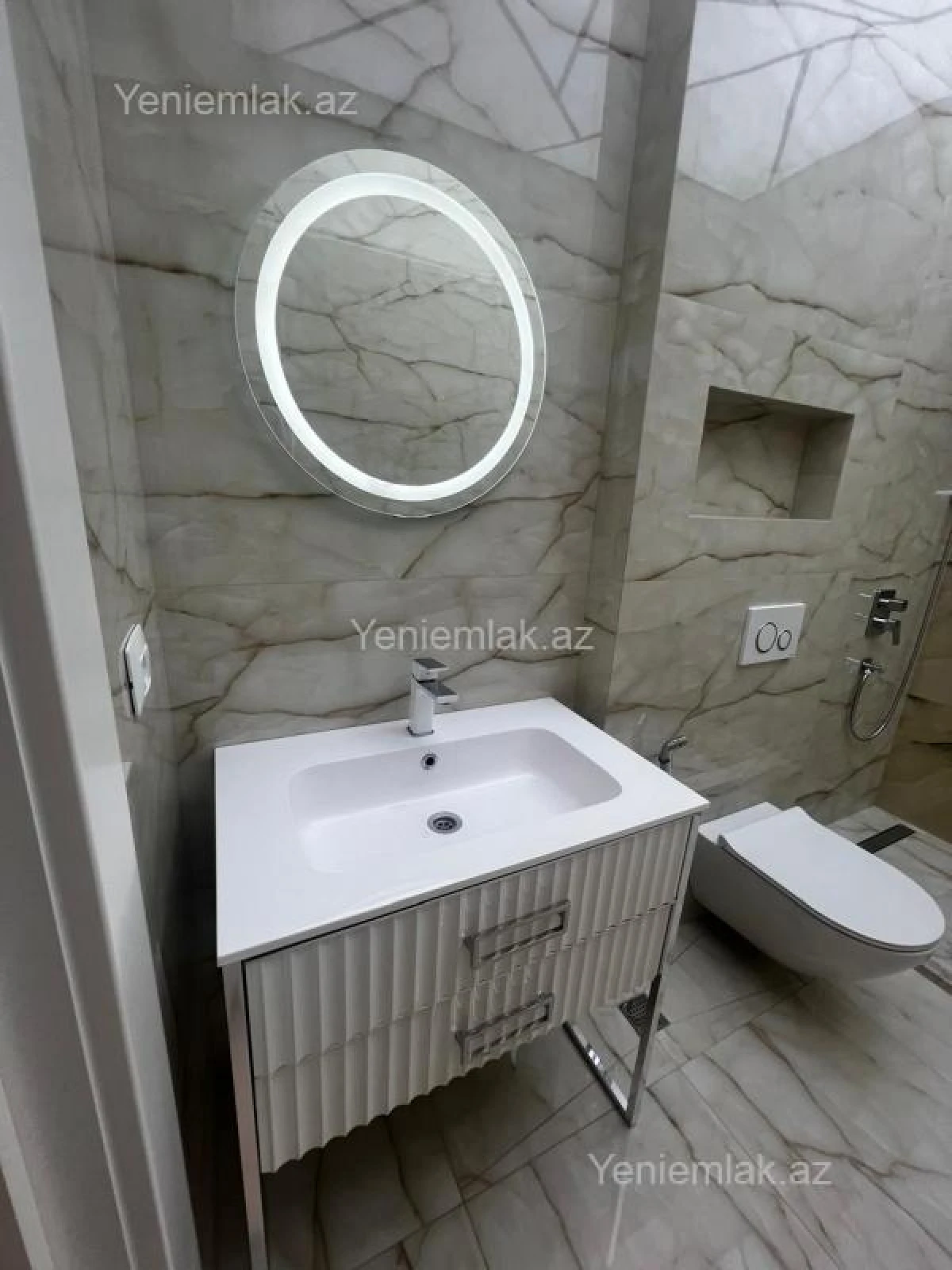 Satılır 3 otaqlı yeni tikili 136 m²