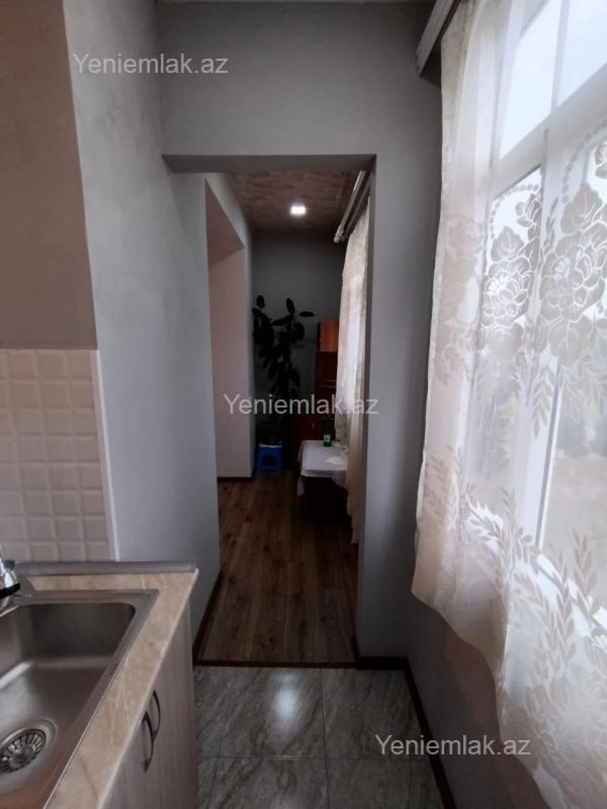 Satılır 1 otaqlı köhnə tikili 30 m²