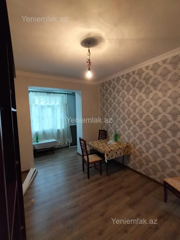 Satılır 1 otaqlı köhnə tikili 30 m²