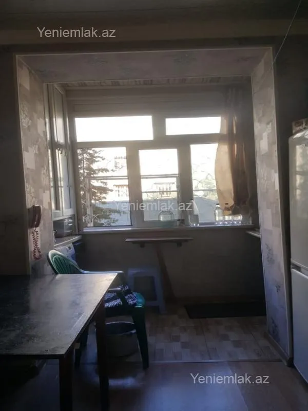 Satılır 4 otaqlı köhnə tikili 95 m²
