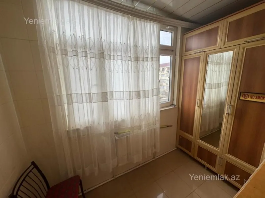 Satılır 4 otaqlı köhnə tikili 100 m²
