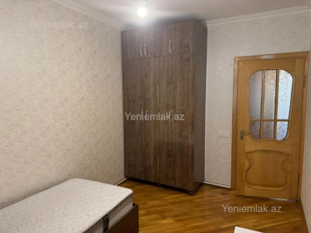 Satılır 4 otaqlı köhnə tikili 100 m²