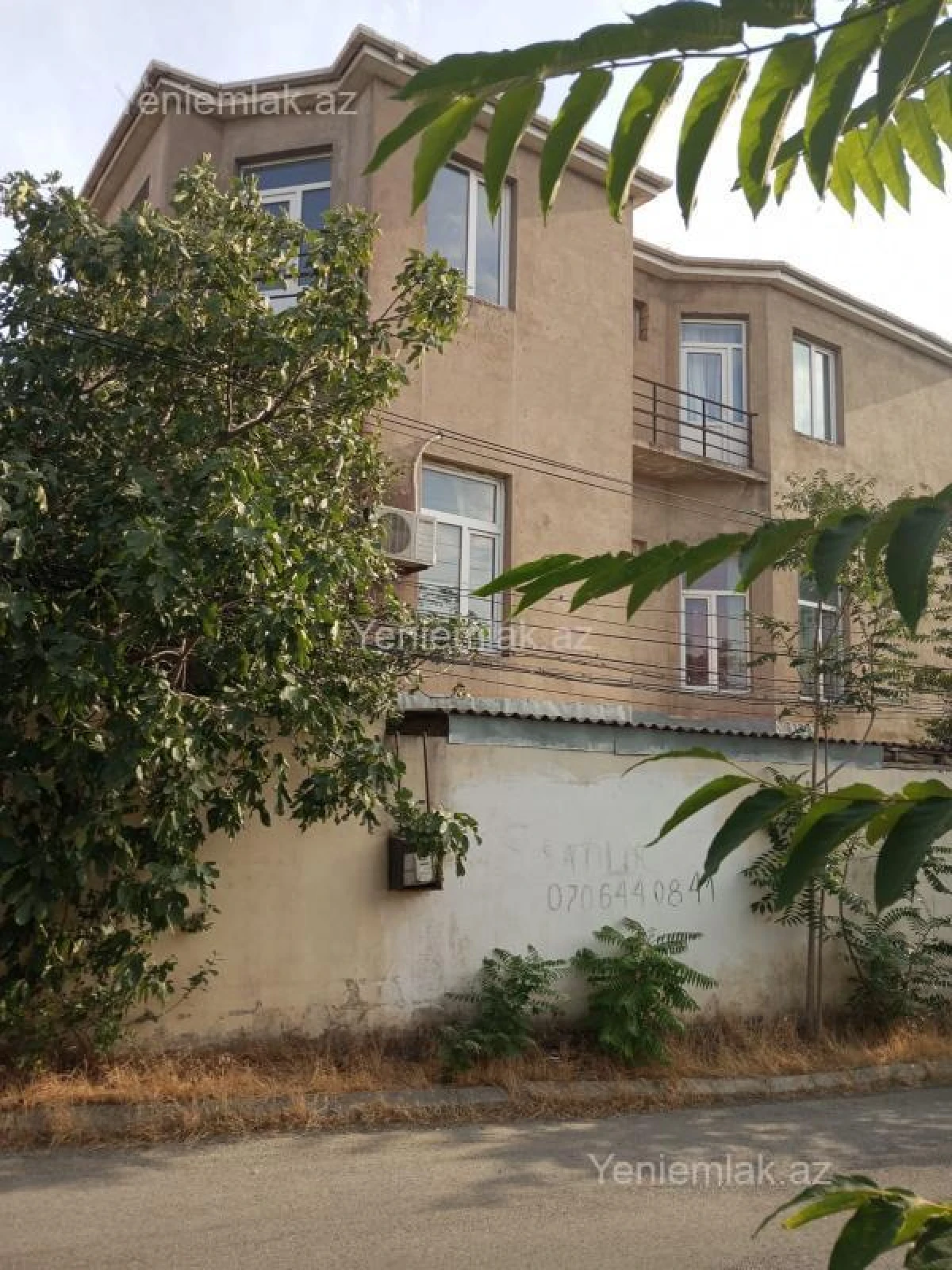 Satılır 15 otaqlı həyət evi 560 m²